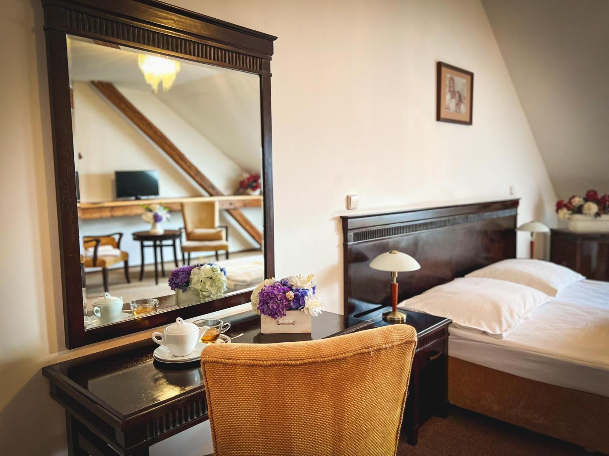 Hotel U Zeleneho Stromu Nepomuk Kültér fotó