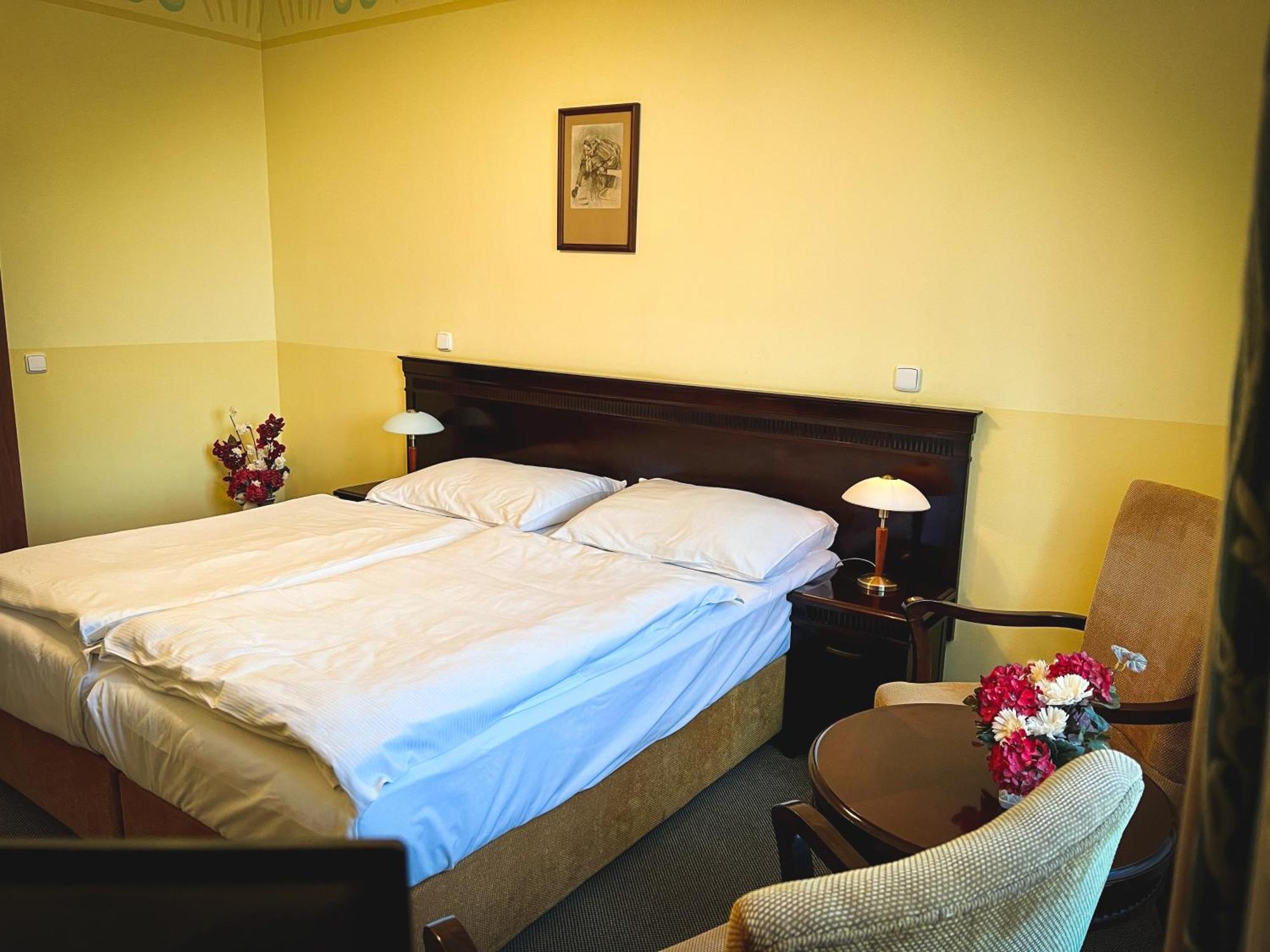 Hotel U Zeleneho Stromu Nepomuk Kültér fotó