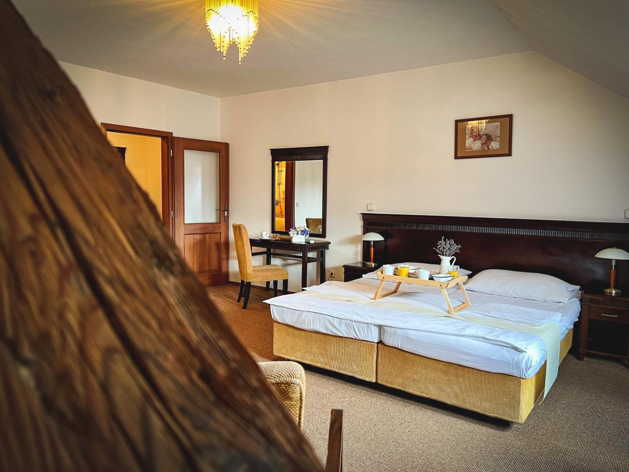 Hotel U Zeleneho Stromu Nepomuk Kültér fotó