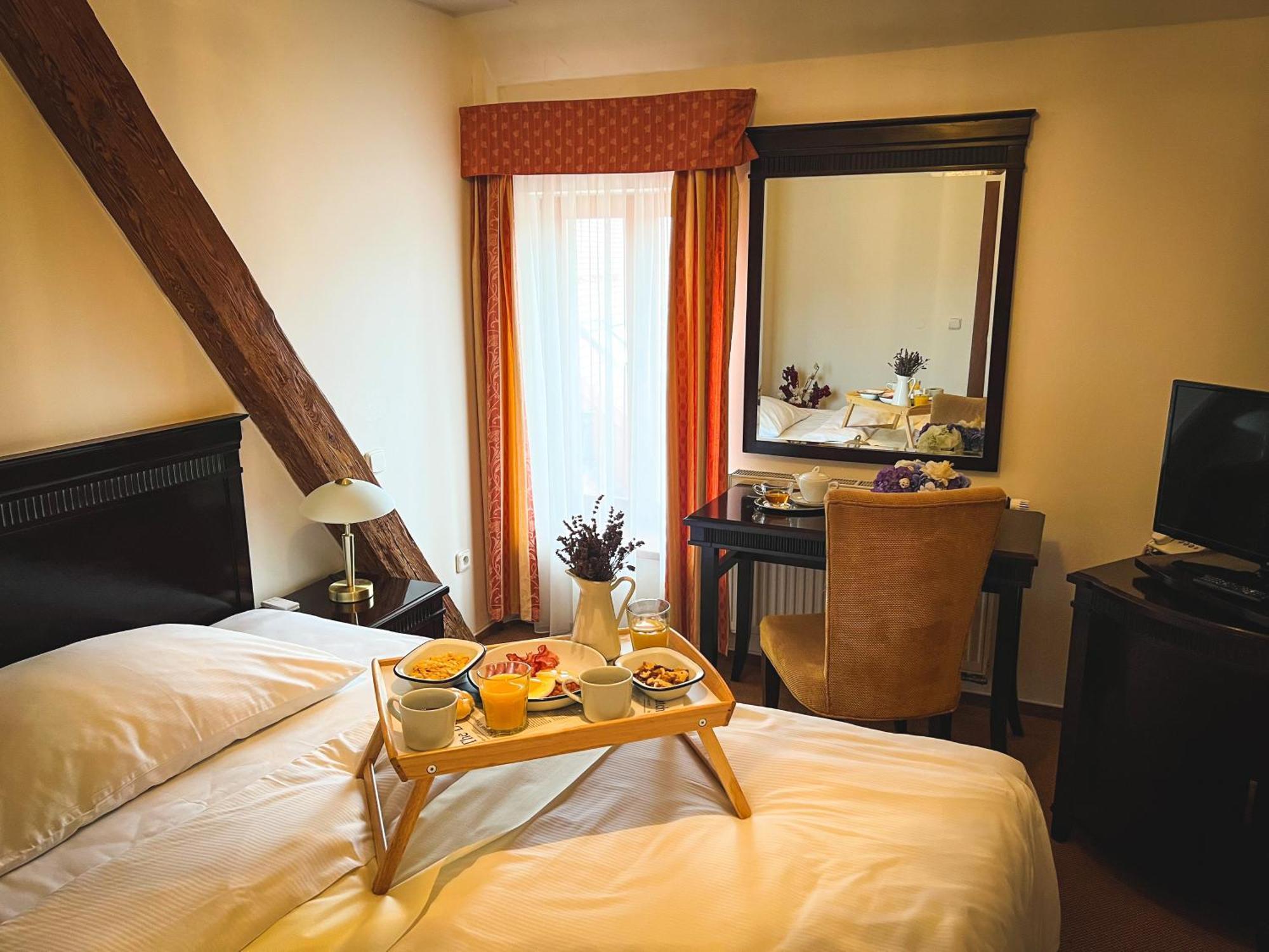 Hotel U Zeleneho Stromu Nepomuk Kültér fotó