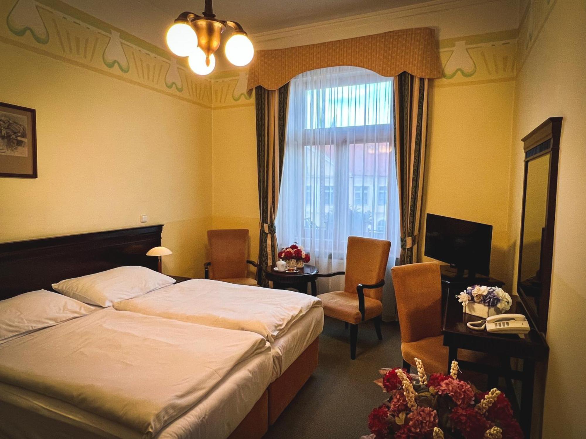 Hotel U Zeleneho Stromu Nepomuk Kültér fotó