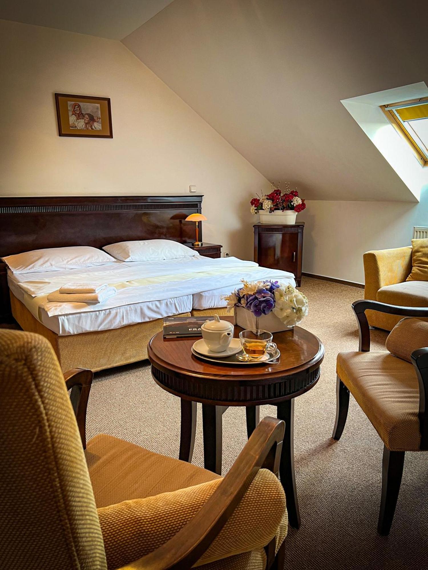 Hotel U Zeleneho Stromu Nepomuk Kültér fotó